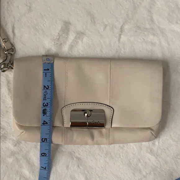 Coach Clutch - Picture 8 of 8